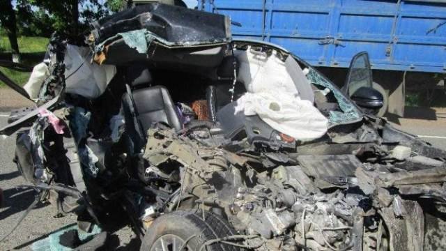В ДТП с грузовиком под Армавиром погибла женщина
