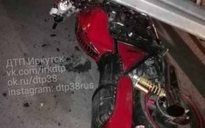 В Иркутске мотоциклист погиб, врезавшись в ограждение