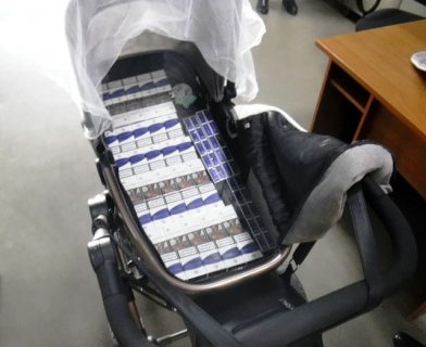 В коляске с ребенком сочинские таможенники нашли контрафакт