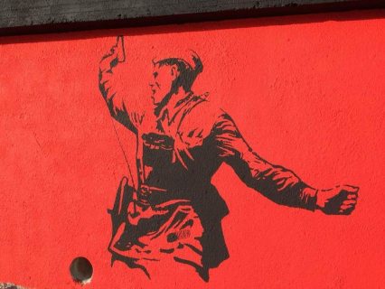 Самое большое граффити, посвященное Дню Победы, украсило стену морпорта в Сочи (ФОТО)