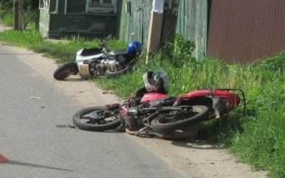 Четыре человека получили травмы в ДТП с мотоциклом в Ярославской области
