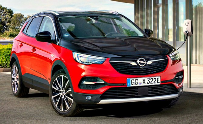 Начались продажи гибридного Opel Grandland